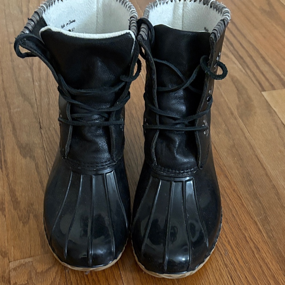 Jack Rogers Chloe Women’s Black on Black Duck Boots Size 9